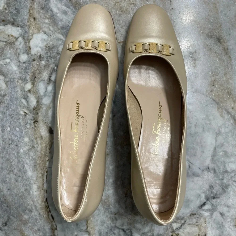 Salvatore Ferragamo Boutique Creamy Gold Pumps Size 8.5 B